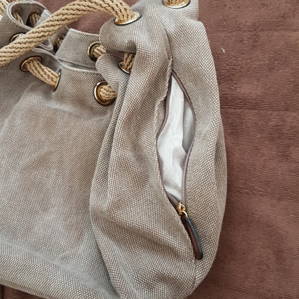 New Michael Kors Handbag - Picture 5 of 10